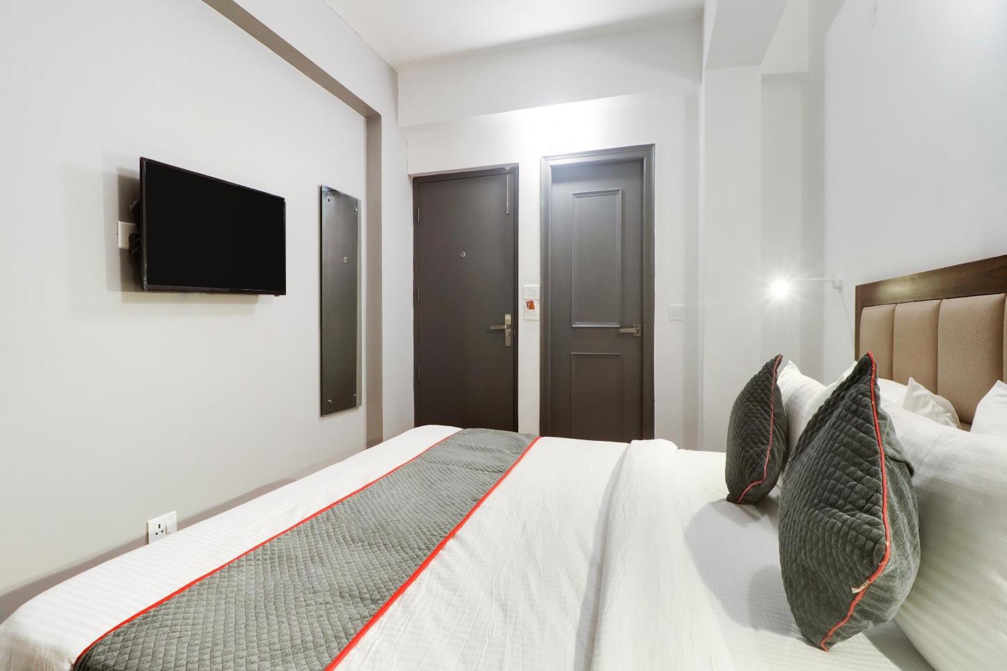 Townhouse Townhouse Clark Inn パトナー エクステリア 写真